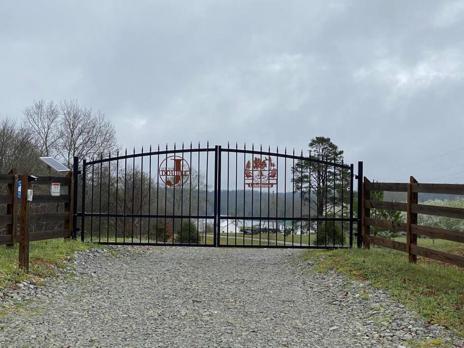 Double J'S Lakehouse Birchwood Exterior photo